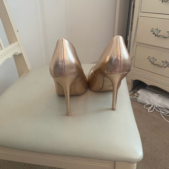 Excellent condition Gold Heels - Picture 4 of 6